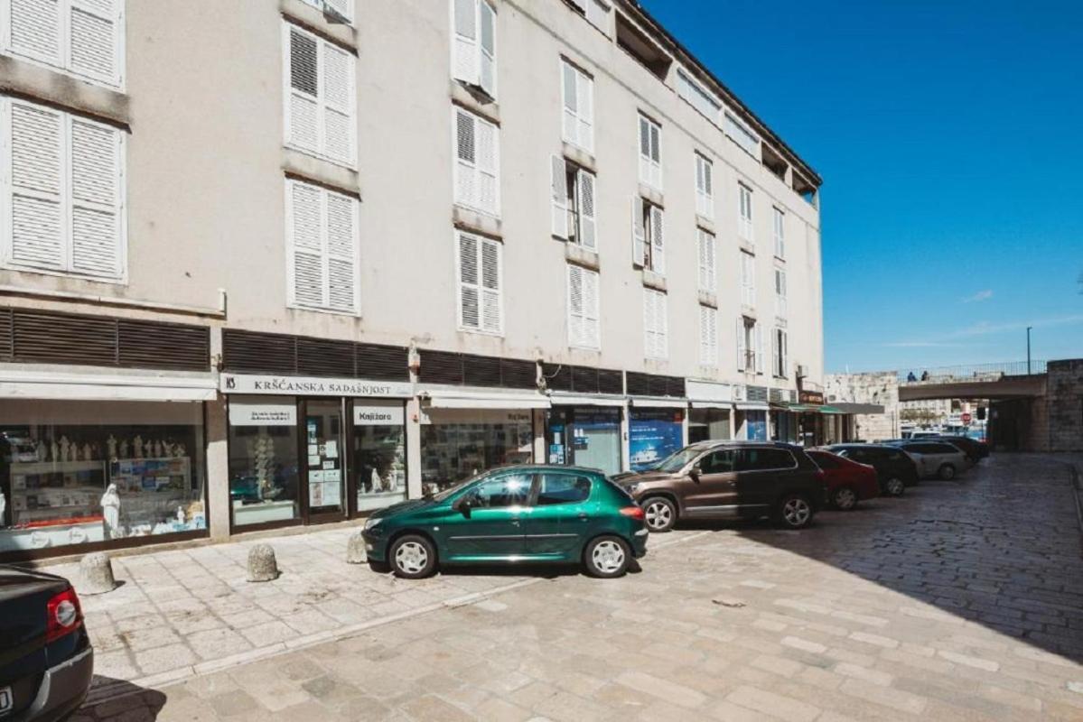 Double And Single S Apartament
